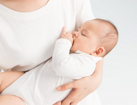 孕4个月后准爸爸可以进行怎样的抚摸胎教？